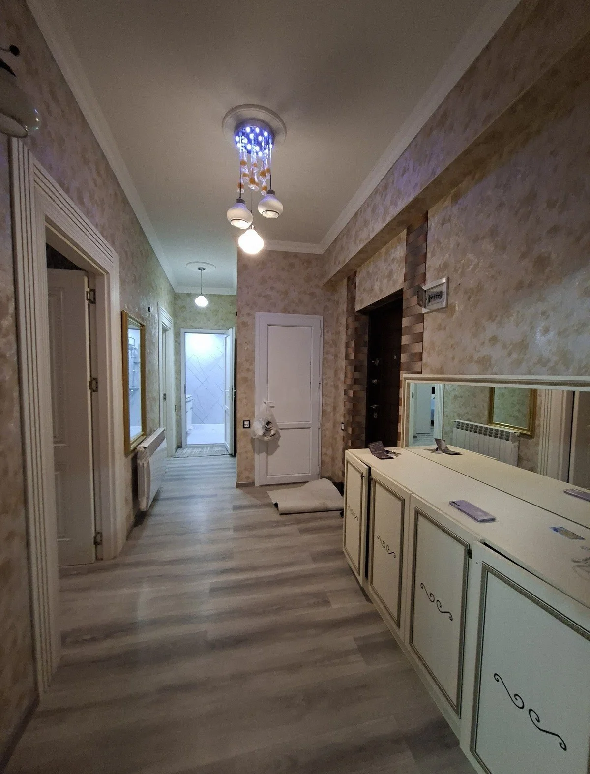 3 otaqlı yeni tikili, İnşaatçılar m.