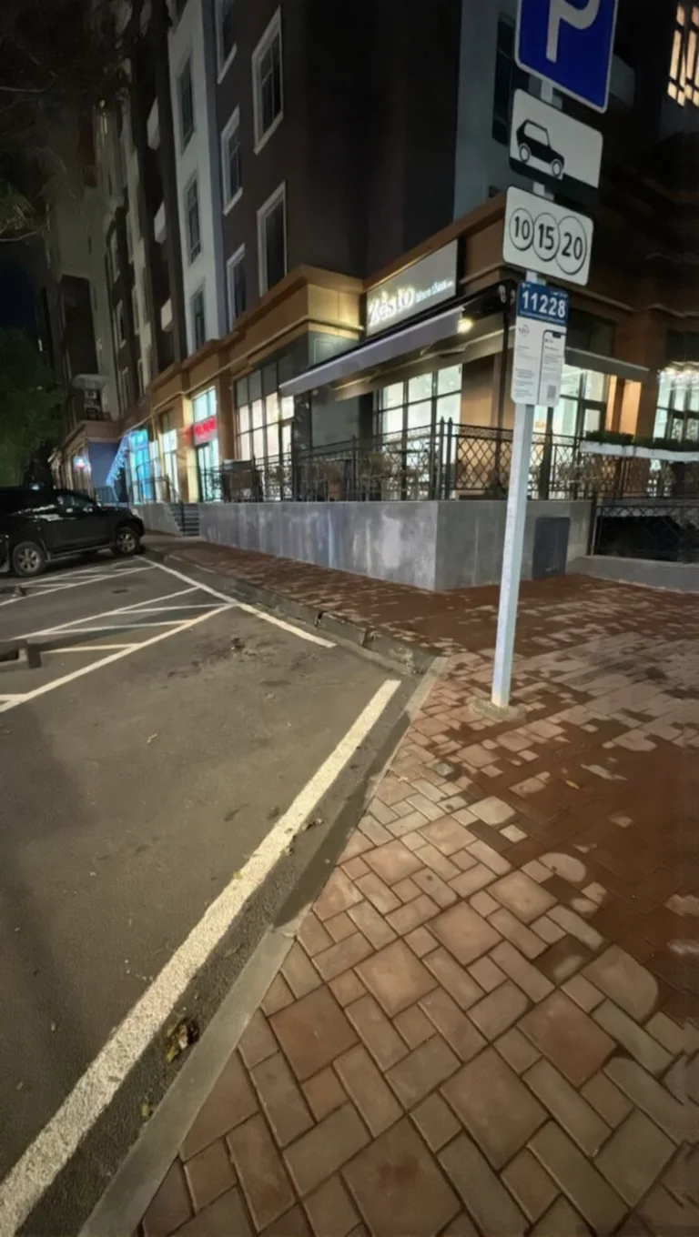 Mağaza icarəyə verilir, Qara Qarayev m.