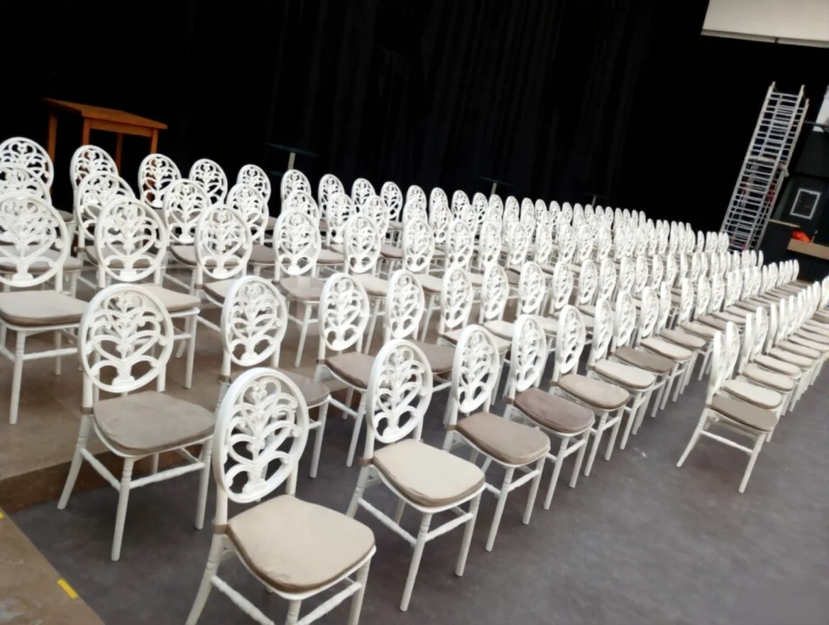 Masa və oturacaqların icarəsi