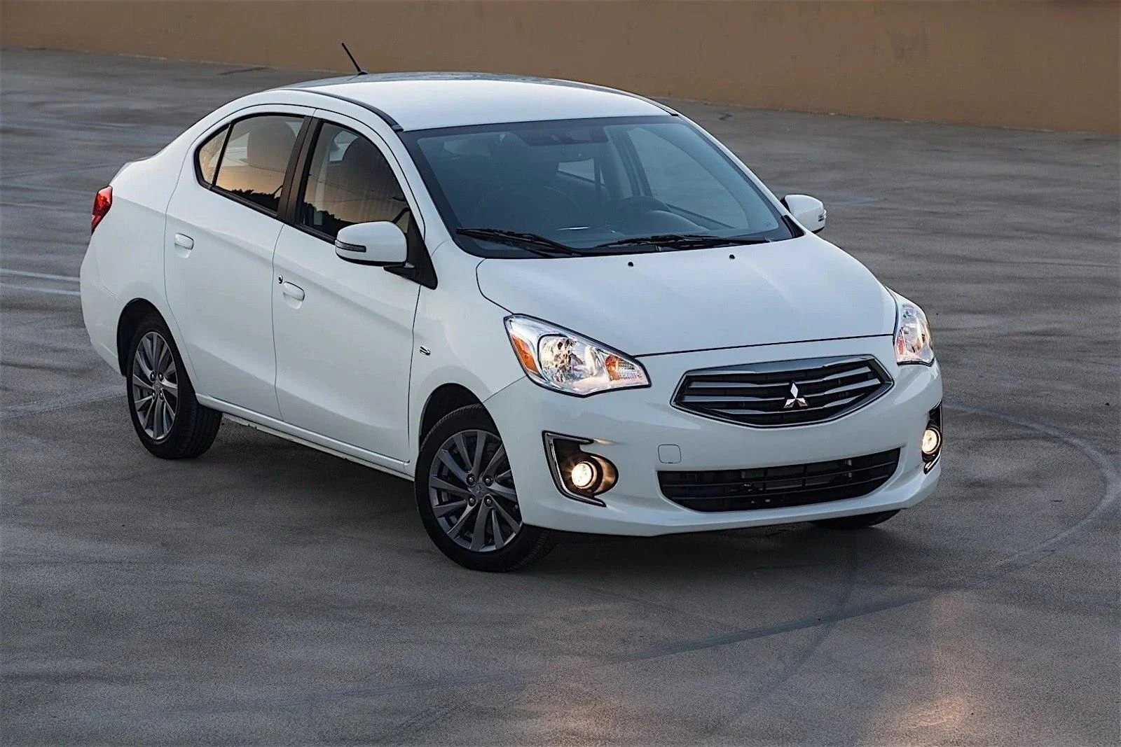 "Mitsubishi Mirage 2024" icarəsi